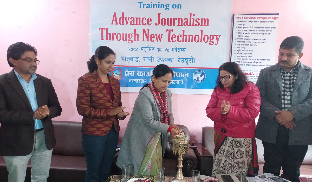 महिलालाई पत्रकारितामै टिक्ने वातावरण बनाउनुपर्छः मन्त्री शर्मा